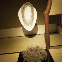 カタイ金属を、柔らかな発想で身近なモノに
