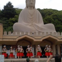 祇園祭 霊山観音で奉納をするフラダンス