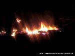 狸谷不動院　千日詣り火渡り祭 : 炭火、燃え殻が風に煽られ炎となる