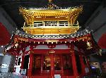 織田信長 南蛮寺 : 金箔10万枚を使用した外壁、金の鯱をのせた大屋根