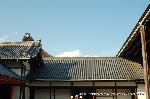 京都御所秋季一般公開   : 右が紫宸殿、正面を潜ると清涼殿