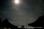 観月茶会　中秋の名月 : 法堂(右)と庫裏に降り注ぐ月光