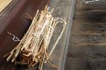 お煤払い : 竹製のたたき棒