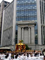 知られざる祇園祭 / 神となる稚児 : 往時は洛中とはいえ竹薮もあるような所であった