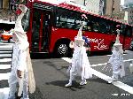 祇園祭　鱧 : 四条通を巡行する鷺踊りの子供達