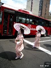 知られざる祇園祭 / 神となる稚児 : 萬燈踊