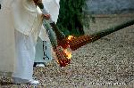 おしたけさん　伏見稲荷大社　火焚祭 : 神火から遷された松明の火は、更に日本の松明に遷される