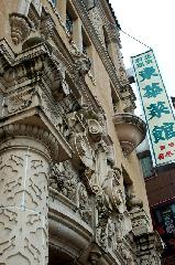 ヴォーリズの京都に残した洋館 : 装飾のための装飾を思わせるスペイン・バロック