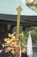 ずいき祭に　秋の剣鉾