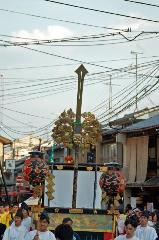ずいき祭に 秋の剣鉾