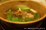 猪熊鍋を食せる比良山荘 : 菊菜とネギをたっぷりとぼたん鍋に変身