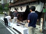 京都街角風景 : 平安仏所 松田 均さん 御神輿を迎える用意です。
