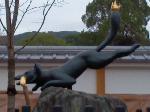 狛犬　狛カエル : 伏見稲荷の正面玄関に新作のキツネ像