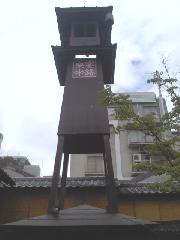 【言っておきたい古都がある・３０】 : 神社の近くには祇園の火の見櫓。